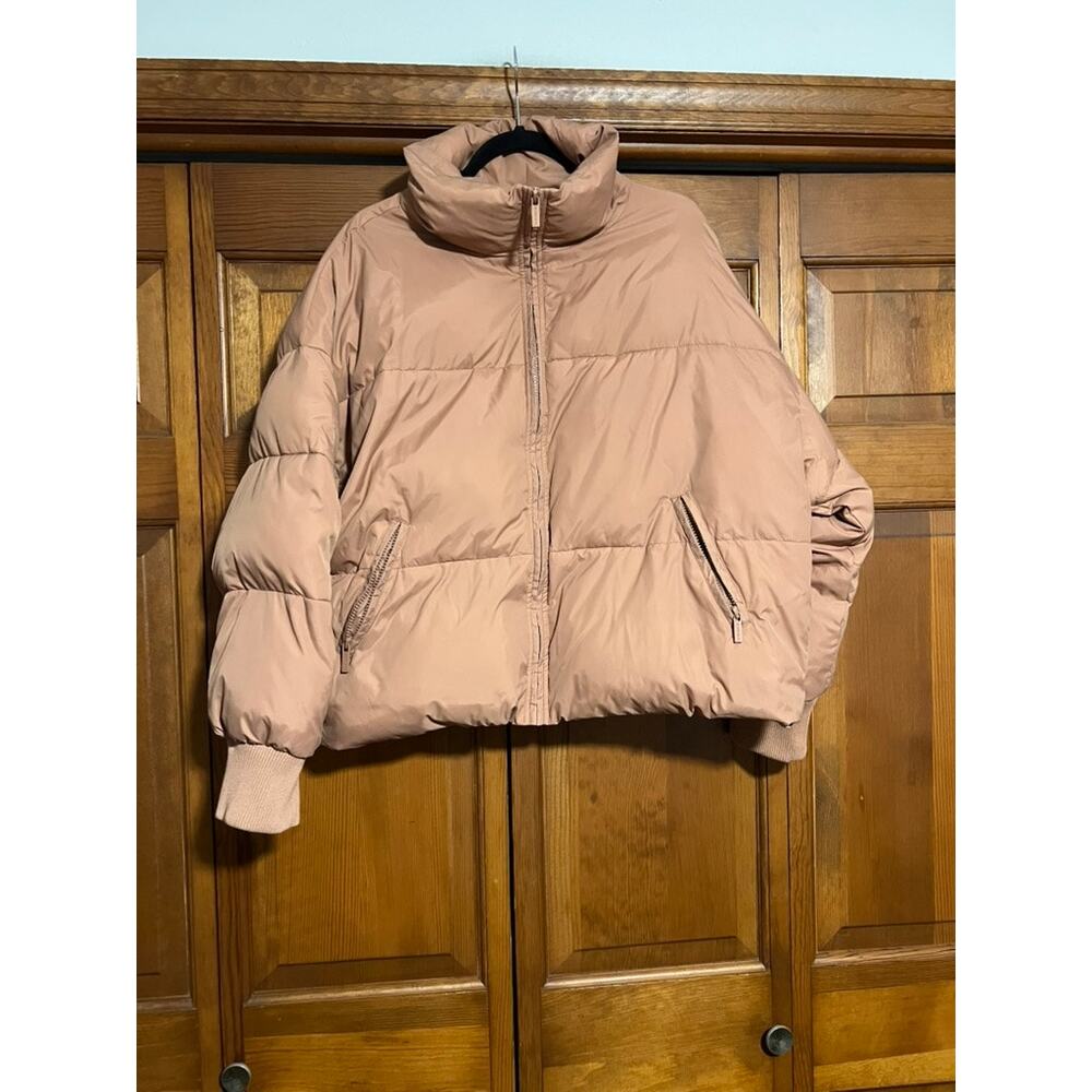 Savvi Women’s Cropped The Court Puffer Jacket Minimalist Clay Pink Size M - Picture 2 of 11